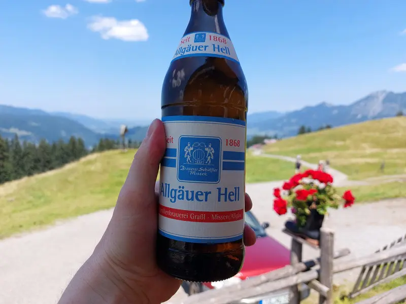 Allgäuer Hell mit Bergpanorama
