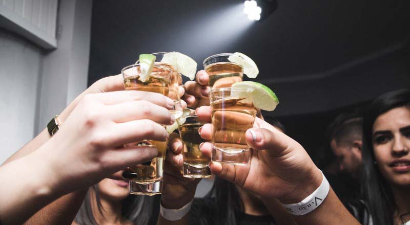 „Prost“ in den verschiedenen Weltsprachen